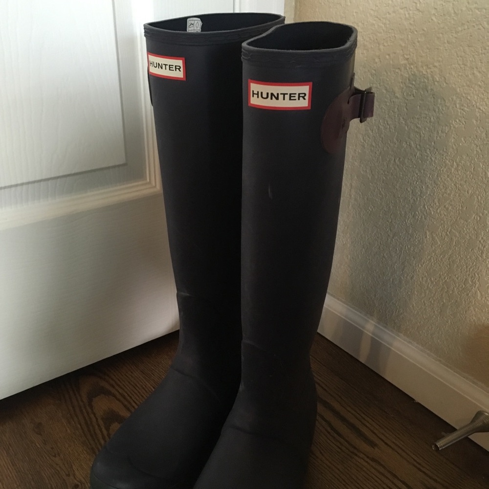 Hunter size 8 Navy tall rain boots